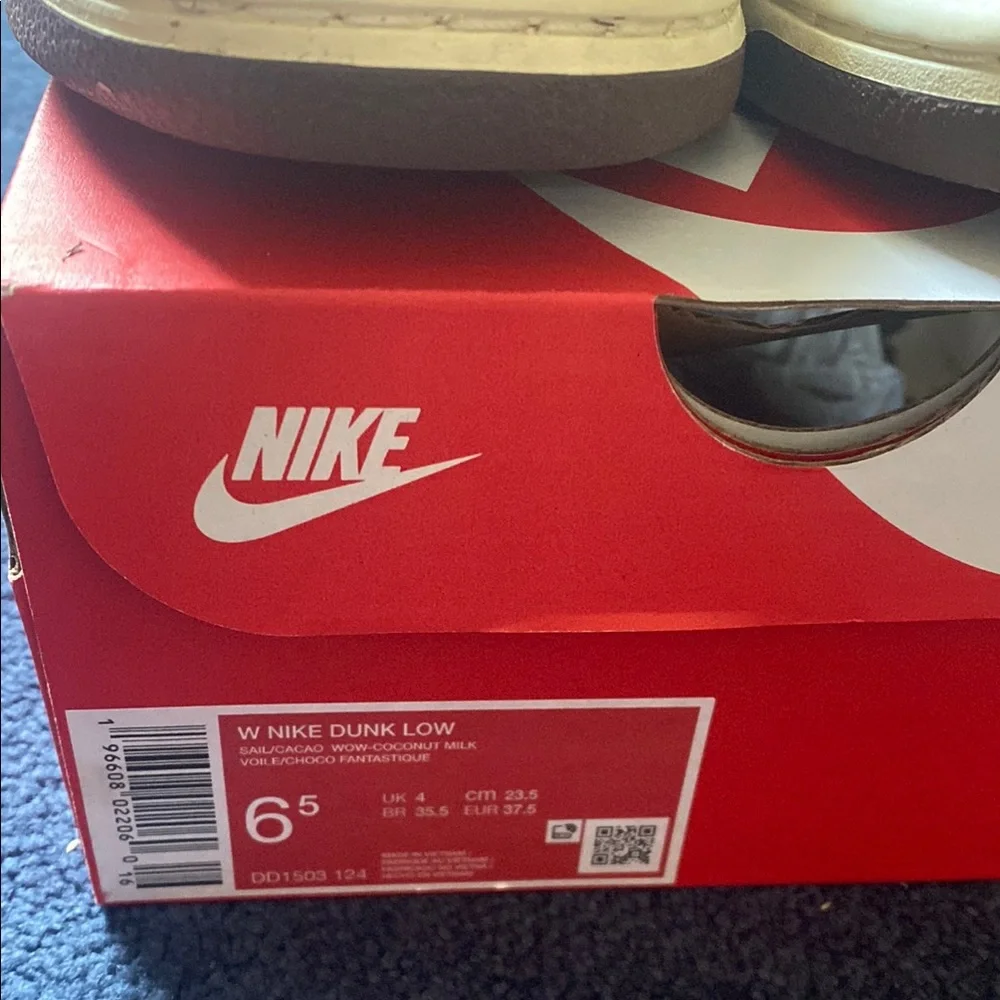 Women’s Nike Brown and White Sneakers with Leather Vintage sole - Picture 2 of 4